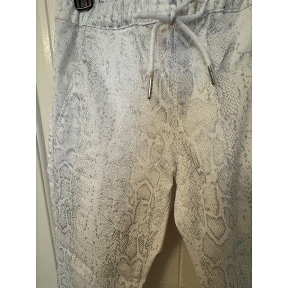 NWOT Bevy Flog Shely High Rise Drawstring Pants White Python Snake Print 27 - Picture 5 of 8